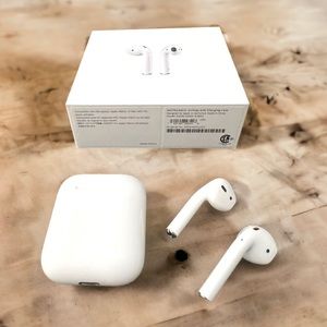 Apple AirPods Wireless Bluetooth
Headphones (2nd Generation) w/ Charging Case